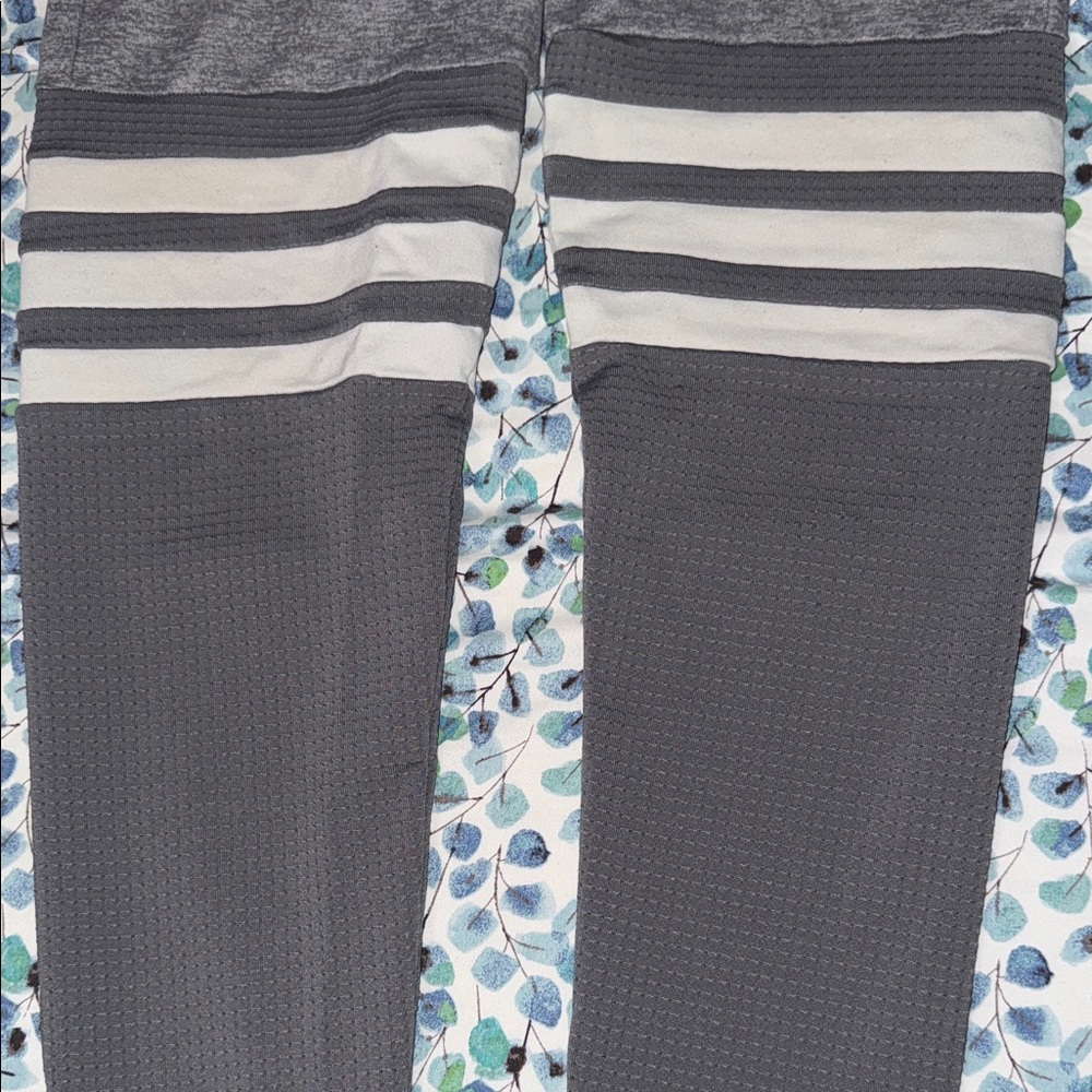 Bombshell Leggings - image 2